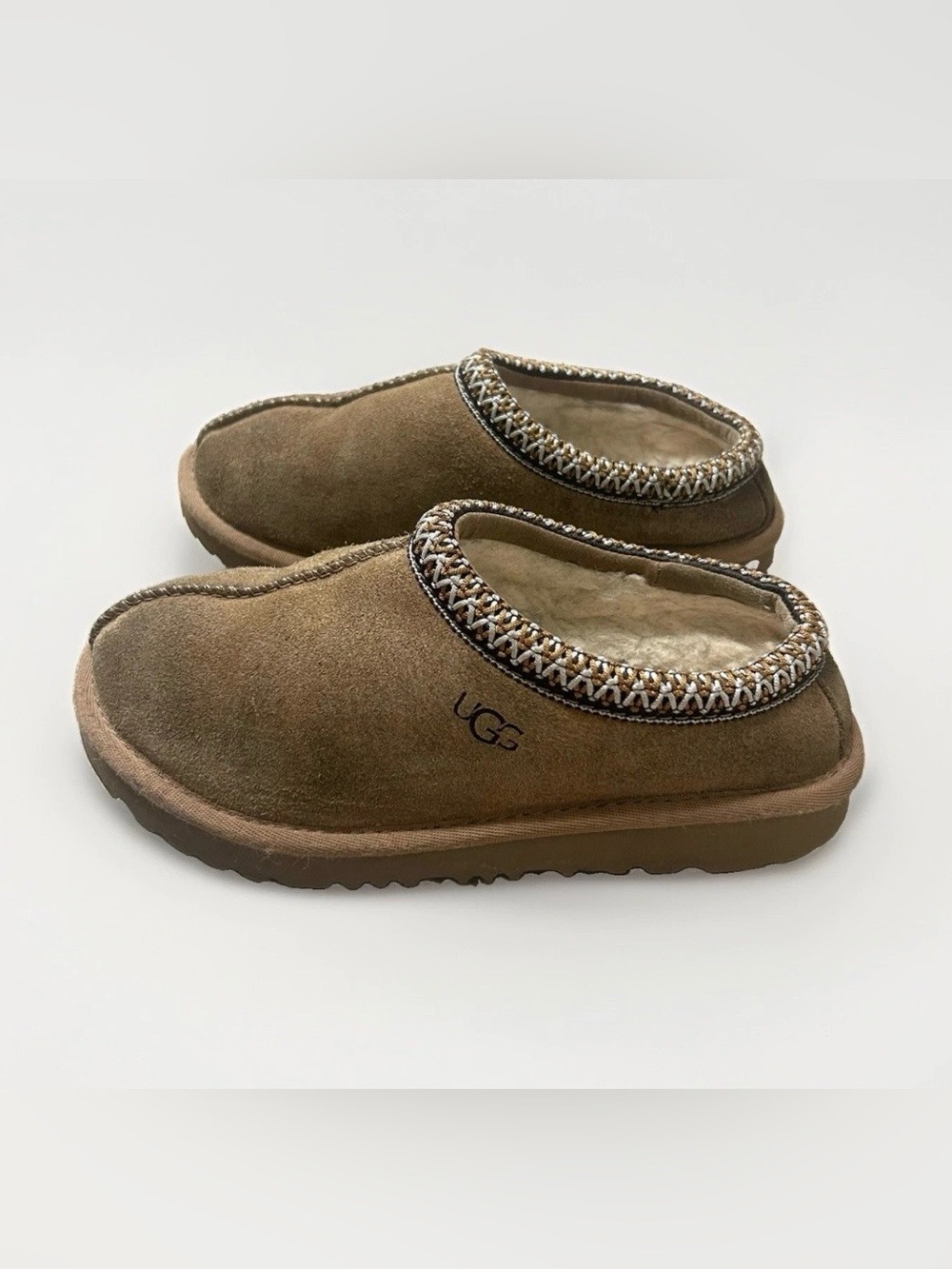 UGG Tasman Slippers Kids Youth Sz 2 Chestnut Suede Unisex Sheepskin Comfort Cozy